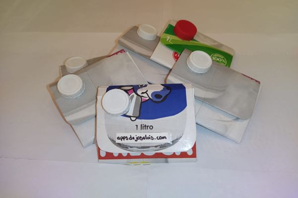 monedero hecho con carton reciclado
